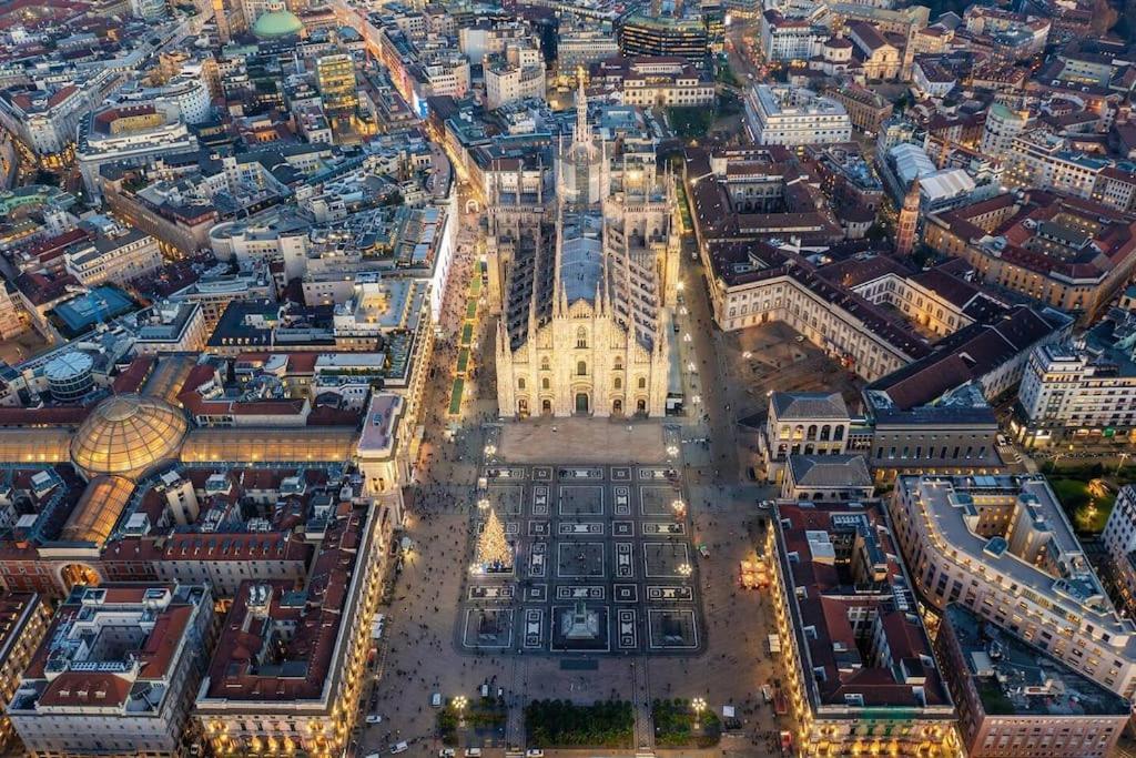 شقة Duomo 10 Min Luxury • Terrazzo • Wi-Fi • Netflix ميلان المظهر الخارجي الصورة