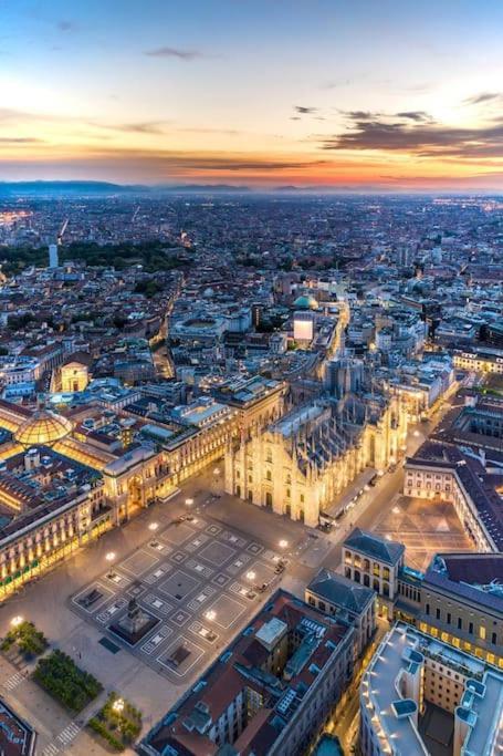 شقة Duomo 10 Min Luxury • Terrazzo • Wi-Fi • Netflix ميلان المظهر الخارجي الصورة
